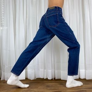 Vintage Bill Blass mom jeans in dark wash!
